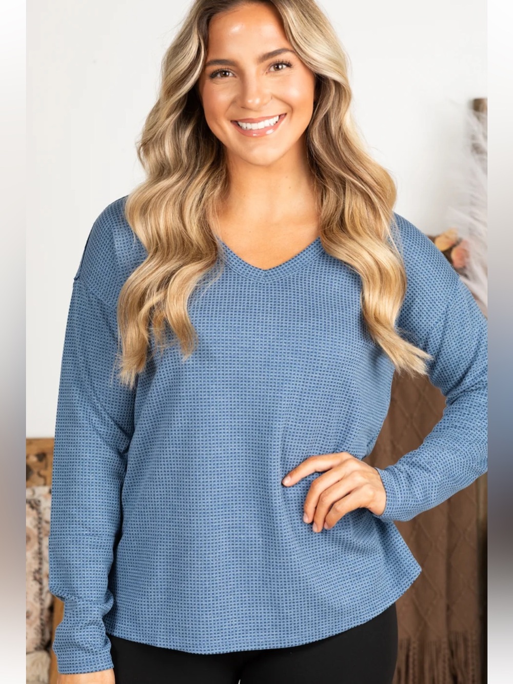 ANDREE BY UNIT Waffle Knit V-Neck Top - Blue